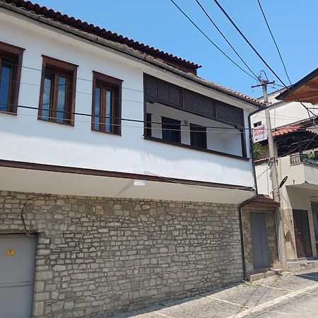 Bujtina Valgent Bed & Breakfast เบราท ภายนอก รูปภาพ