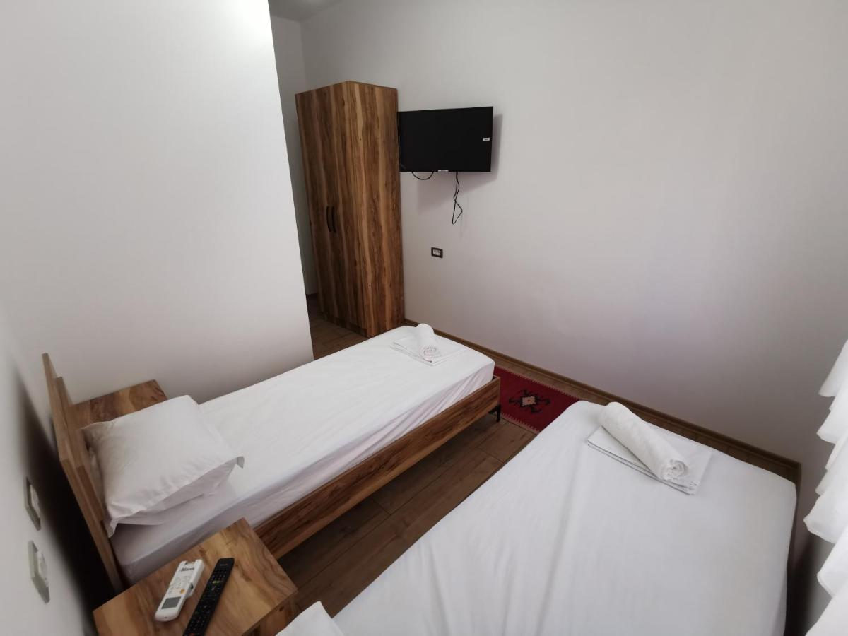 Bujtina Valgent Bed & Breakfast เบราท ภายนอก รูปภาพ