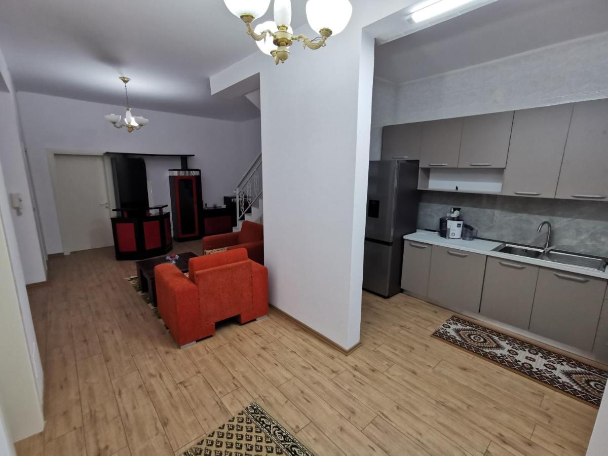 Bujtina Valgent Bed & Breakfast เบราท ภายนอก รูปภาพ