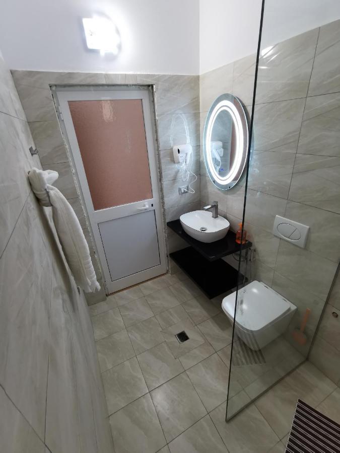 Bujtina Valgent Bed & Breakfast เบราท ภายนอก รูปภาพ