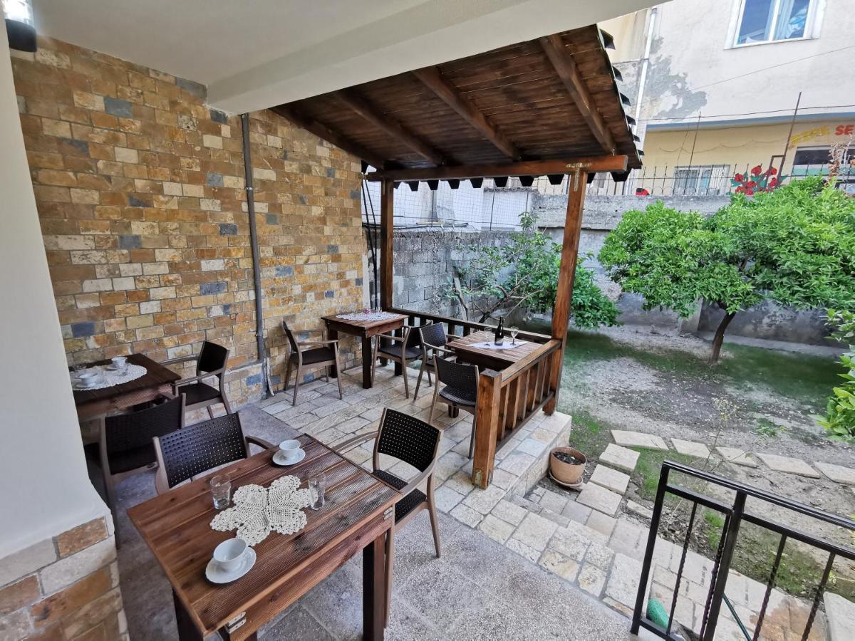 Bujtina Valgent Bed & Breakfast เบราท ภายนอก รูปภาพ