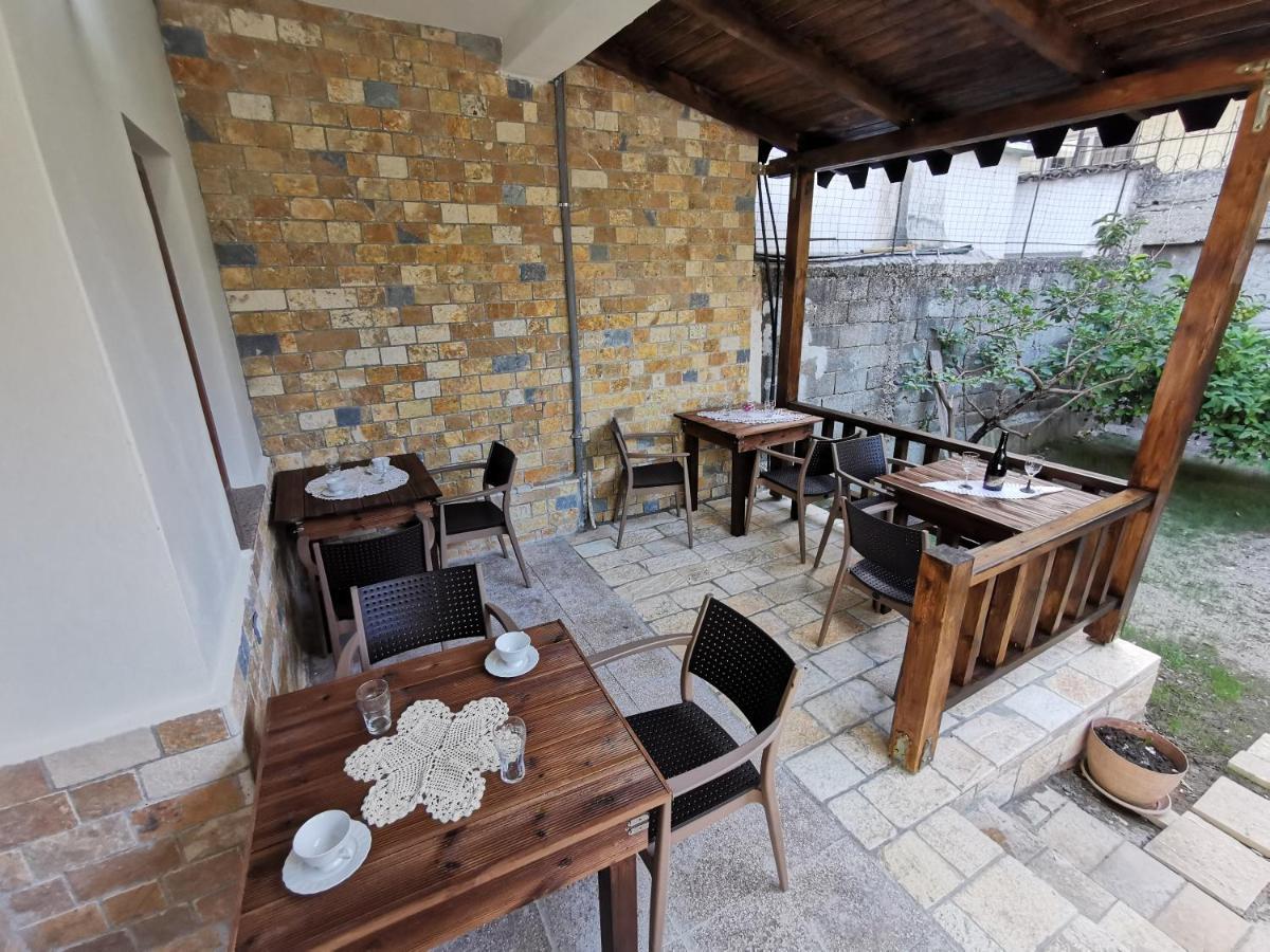 Bujtina Valgent Bed & Breakfast เบราท ภายนอก รูปภาพ