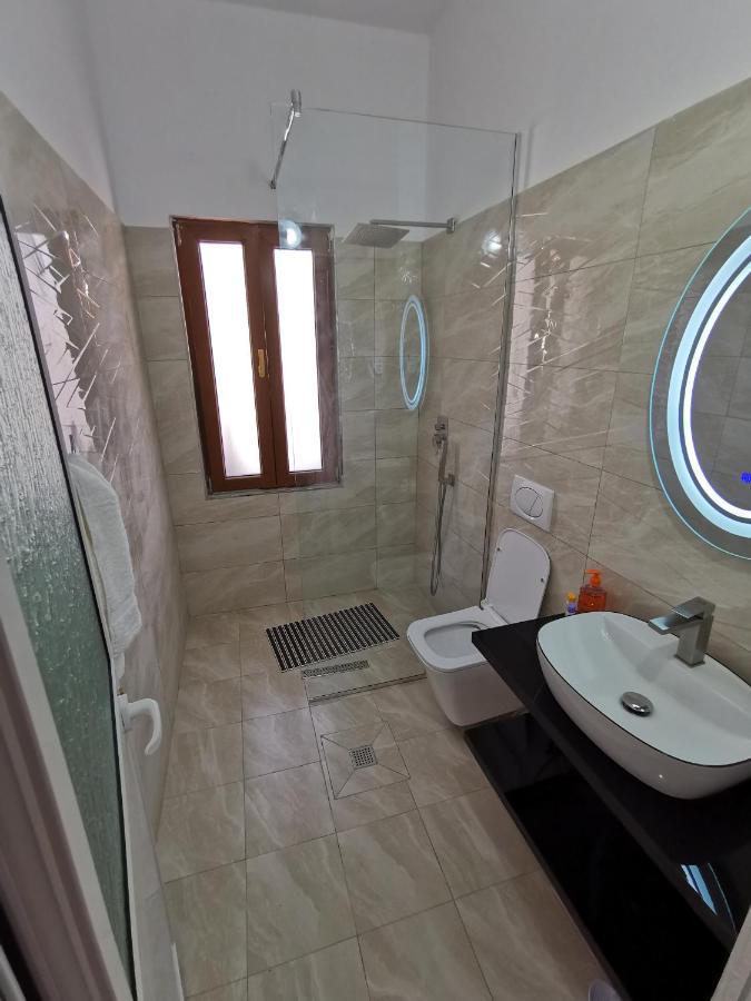 Bujtina Valgent Bed & Breakfast เบราท ภายนอก รูปภาพ