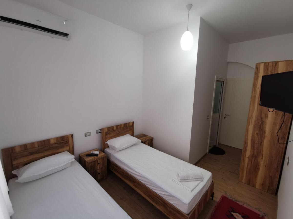 Bujtina Valgent Bed & Breakfast เบราท ภายนอก รูปภาพ