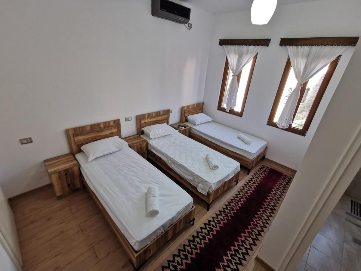 Bujtina Valgent Bed & Breakfast เบราท ภายนอก รูปภาพ