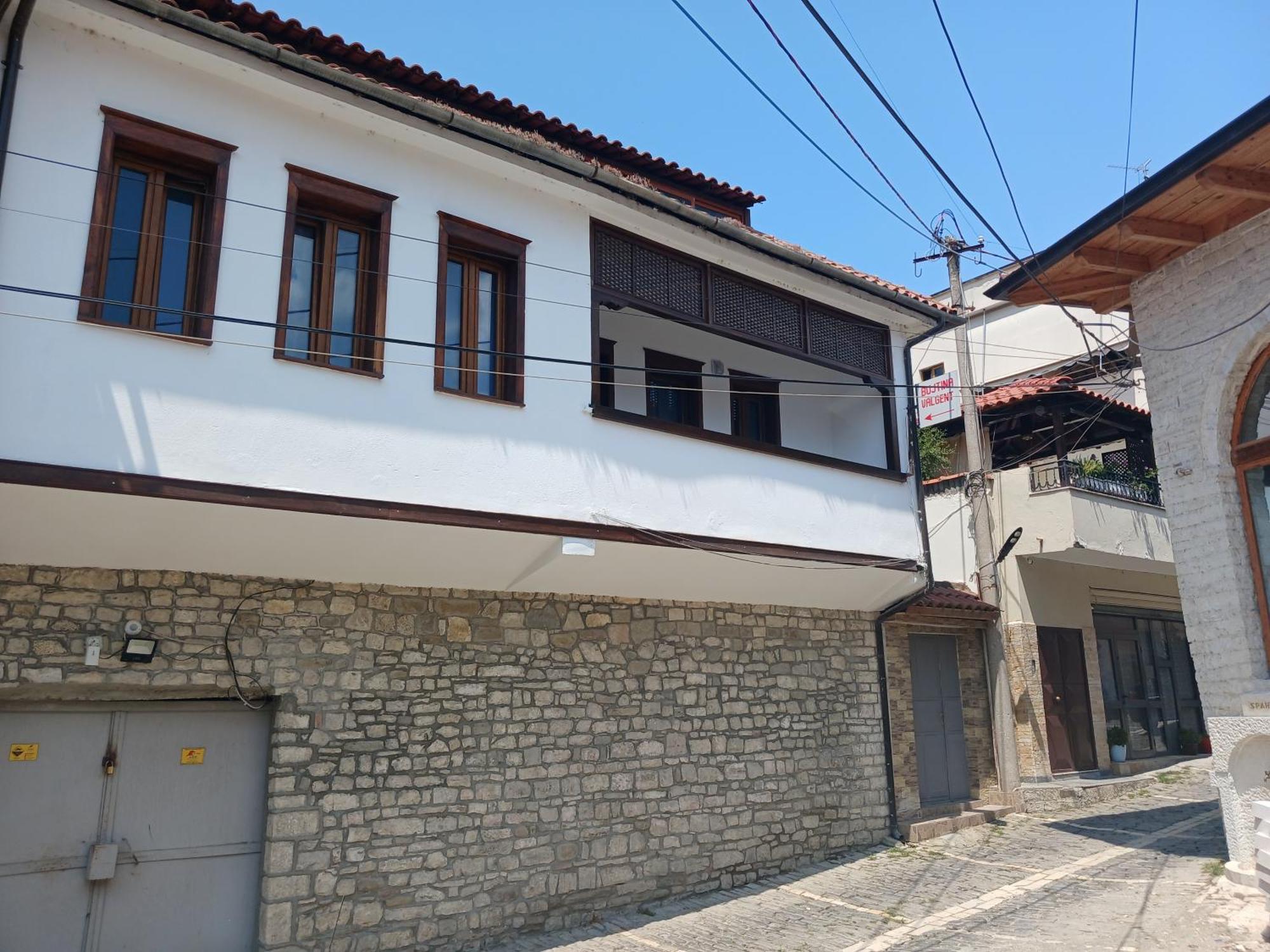 Bujtina Valgent Bed & Breakfast เบราท ภายนอก รูปภาพ
